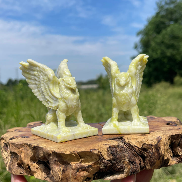 Natural Crystal Carving Serpentine Griffin