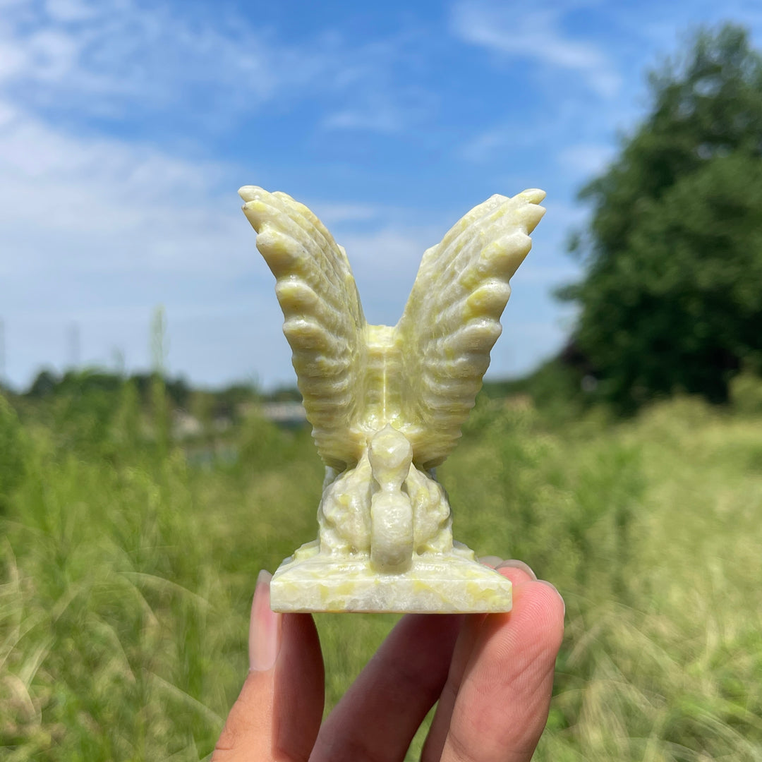 Natural Crystal Carving Serpentine Griffin