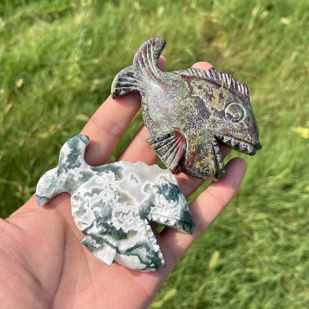 A Slightly Imperfect Natural Crystal Carving Piranha