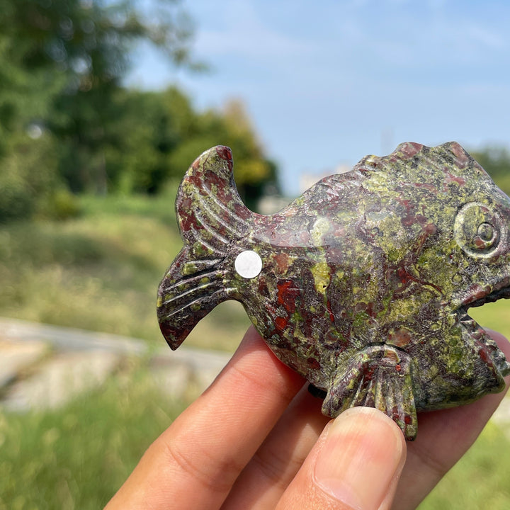 A Slightly Imperfect Natural Crystal Carving Piranha