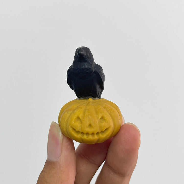 Natural Crystal Cute Carving Pumpkin Raven