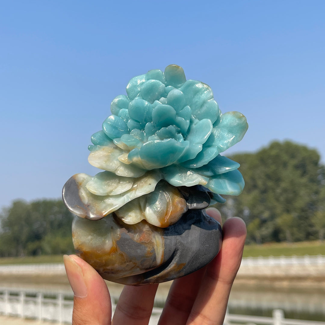 Einzigartige, natürliche, kunstvoll geschnitzte Blume aus blauem Quarzit