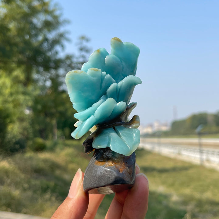 Einzigartige, natürliche, kunstvoll geschnitzte Blume aus blauem Quarzit