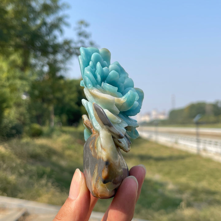 Einzigartige, natürliche, kunstvoll geschnitzte Blume aus blauem Quarzit