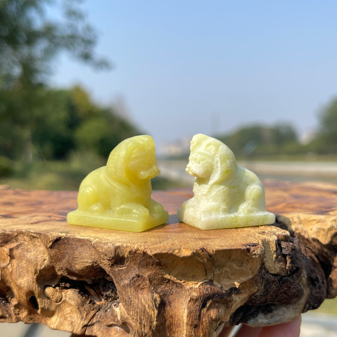 Niedliche kleine Löwenfigur aus natürlichem Serpentin-Kristall