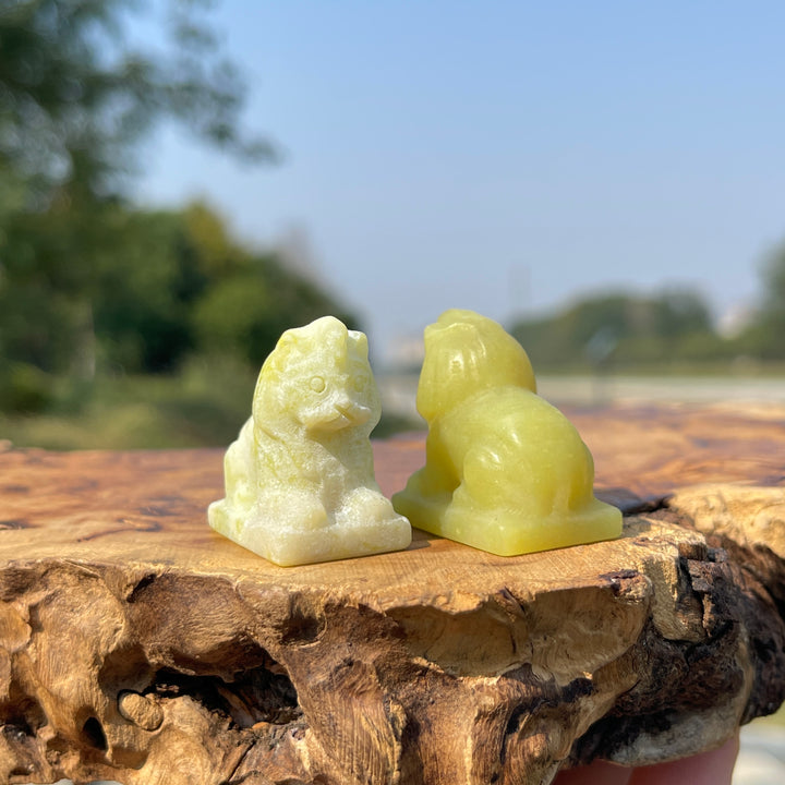Niedliche kleine Löwenfigur aus natürlichem Serpentin-Kristall