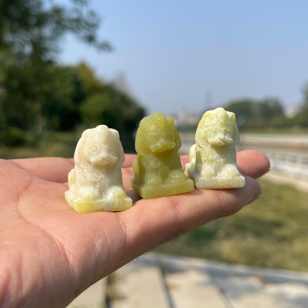 Niedliche kleine Löwenfigur aus natürlichem Serpentin-Kristall