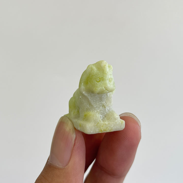 Niedliche kleine Löwenfigur aus natürlichem Serpentin-Kristall