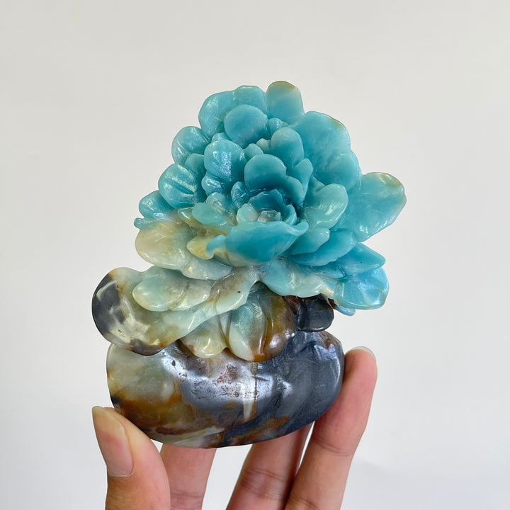 Einzigartige, natürliche, kunstvoll geschnitzte Blume aus blauem Quarzit