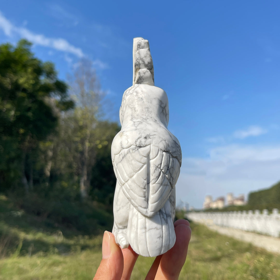 Unique,A Slightly Imperfect Natural Crystal Carving Howlite Parrot