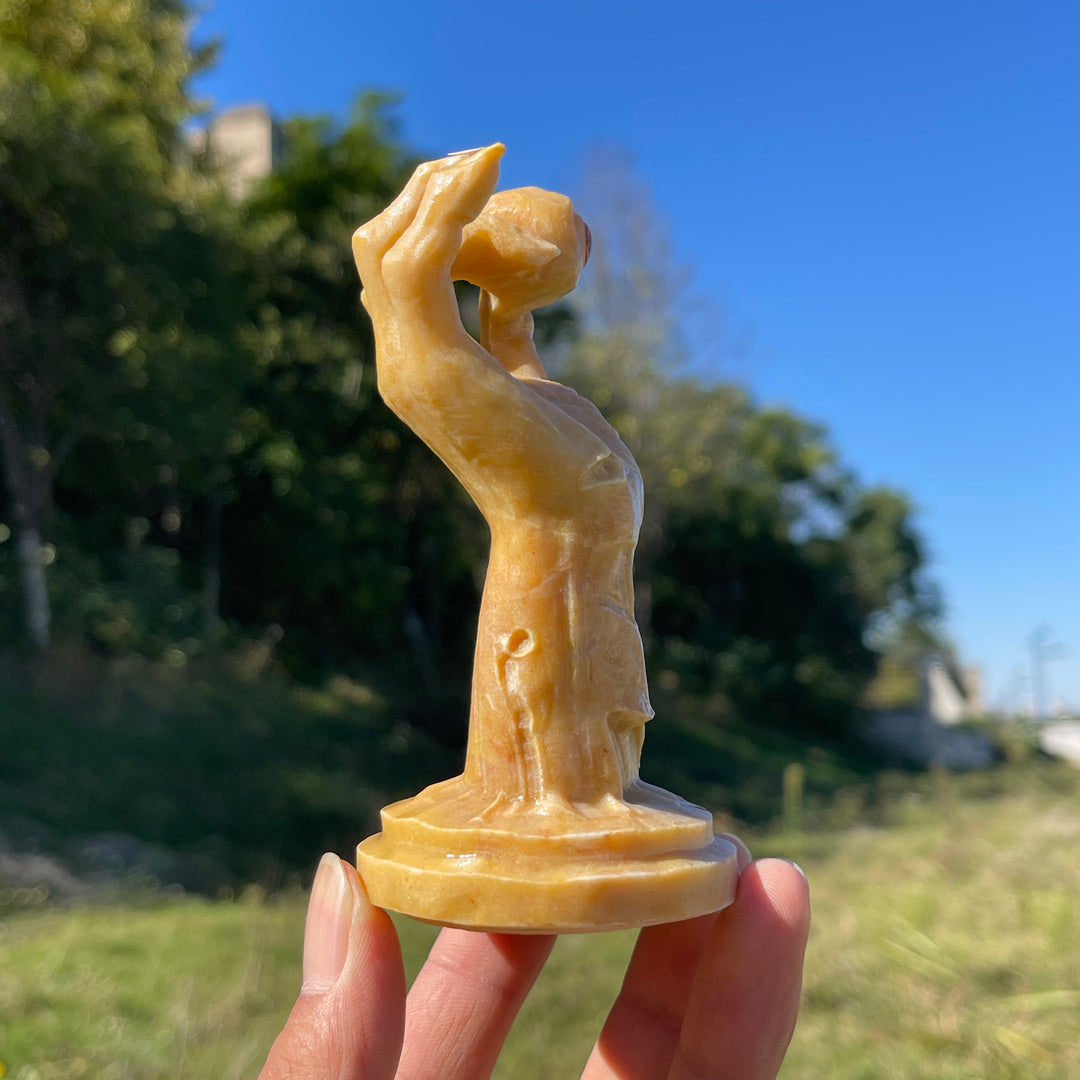 Unique,A Slightly Imperfect Natural Crystal Carving Yellow Aventurine Handheld Eyeball