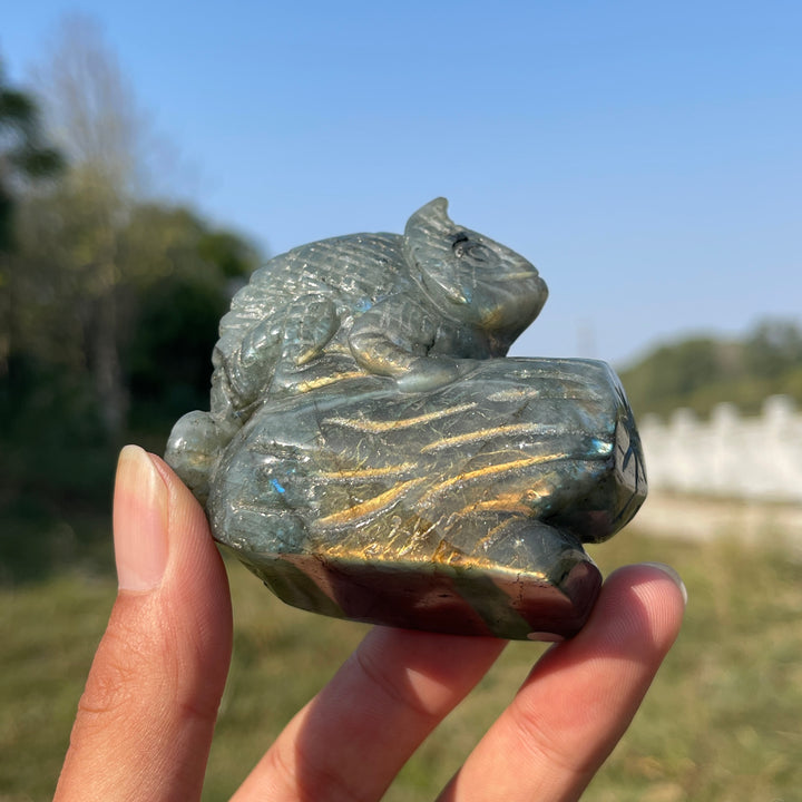 Unique,A Slightly Imperfect Natural Crystal Carving Labradorite Lizard
