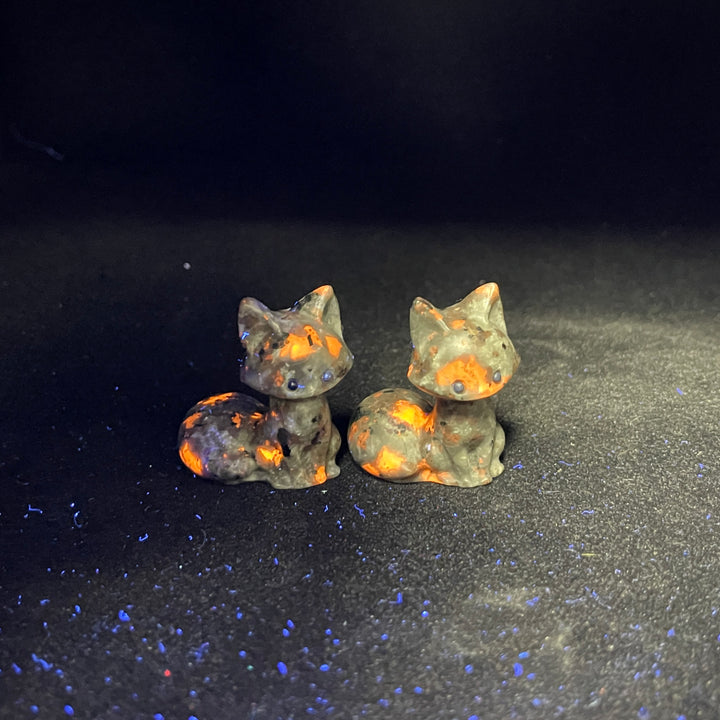 Natural Crystal Carving Mini Curly Tail Fox