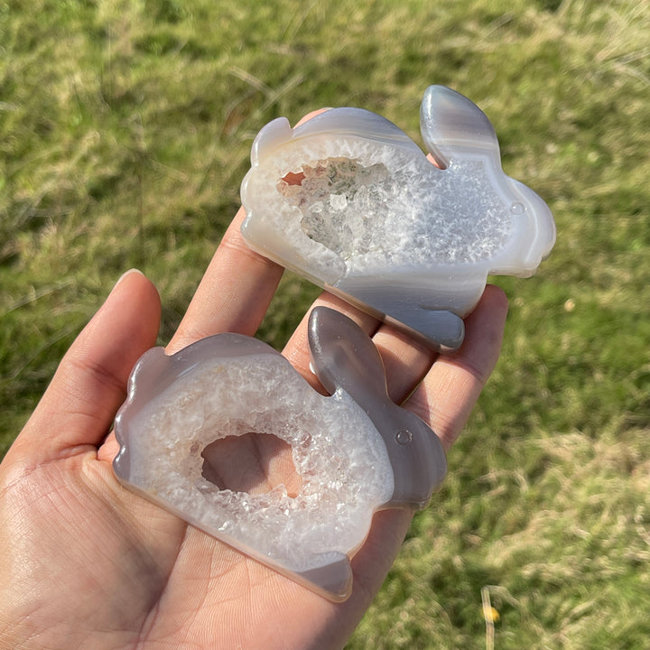 Unique,A Slightly Imperfect Natural Crystal Carving Agate Geode Rabbit