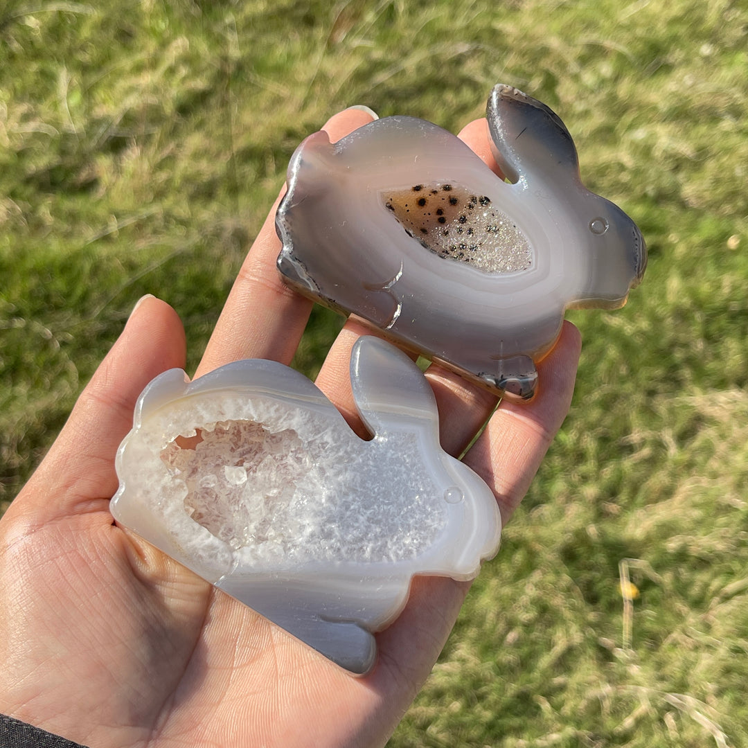 Unique,A Slightly Imperfect Natural Crystal Carving Agate Geode Rabbit