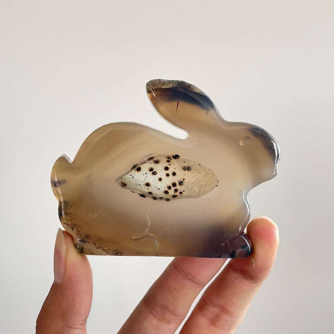Unique,A Slightly Imperfect Natural Crystal Carving Agate Geode Rabbit