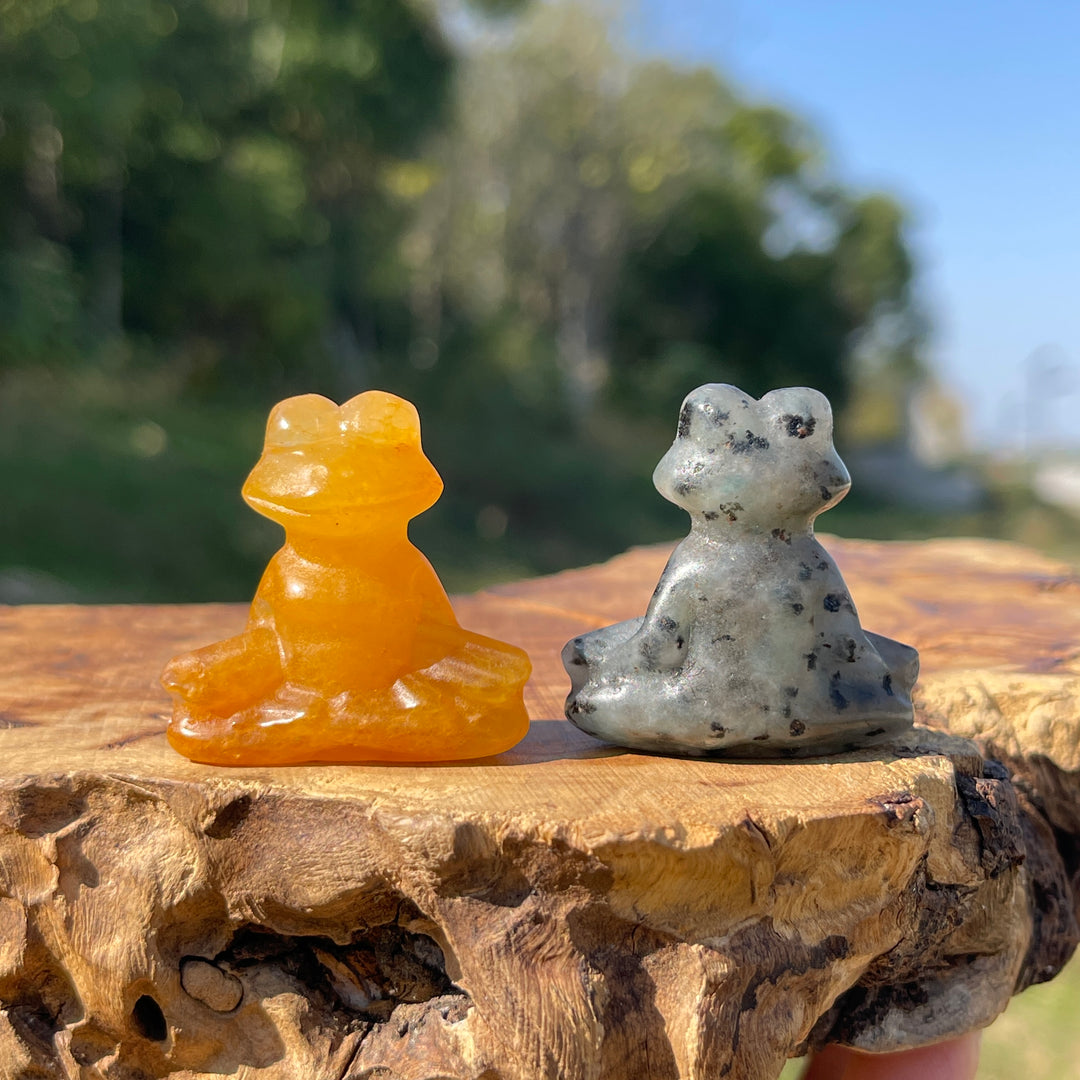 Natural Crystal Carving Cute Yoga Frog