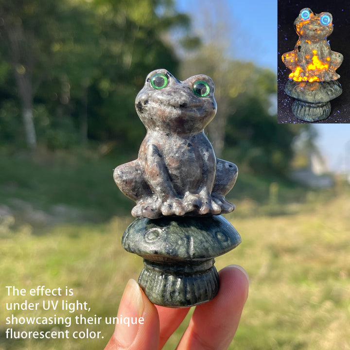 Natural Crystal Carving Big Eyed Frog On Mushroom