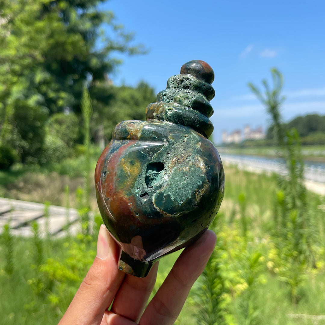 Unique,Natural Crystal Conch Carving
