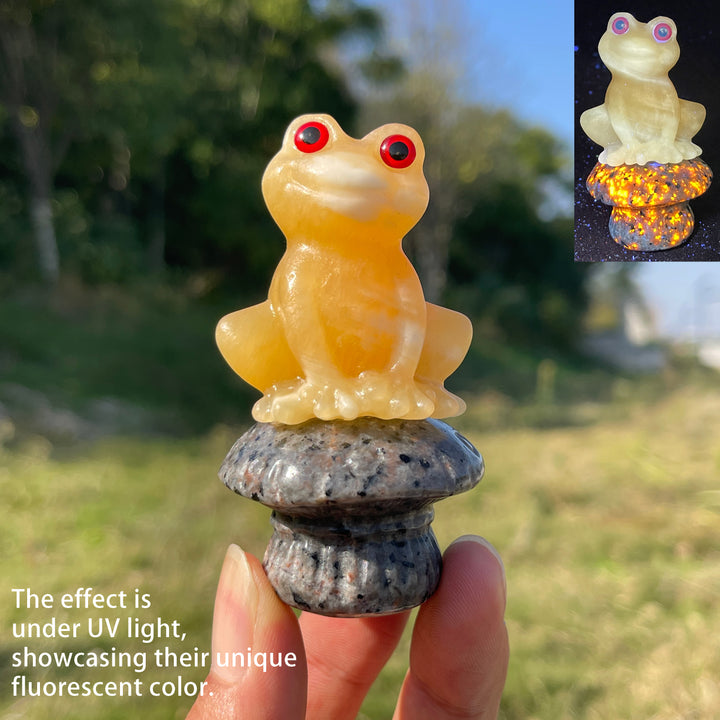 Natural Crystal Carving Big Eyed Frog On Mushroom