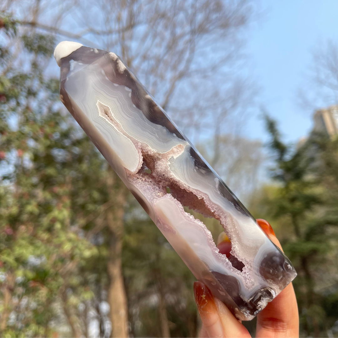 Unique,Natural Crystal Black Flower Agate Point