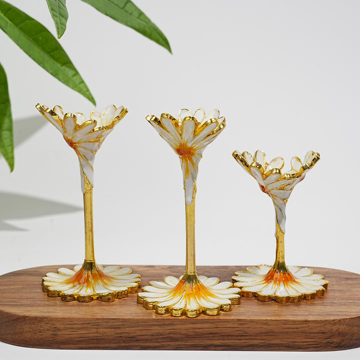 A Slightly Imperfect Elegant Daisy Crystal Sphere Stand