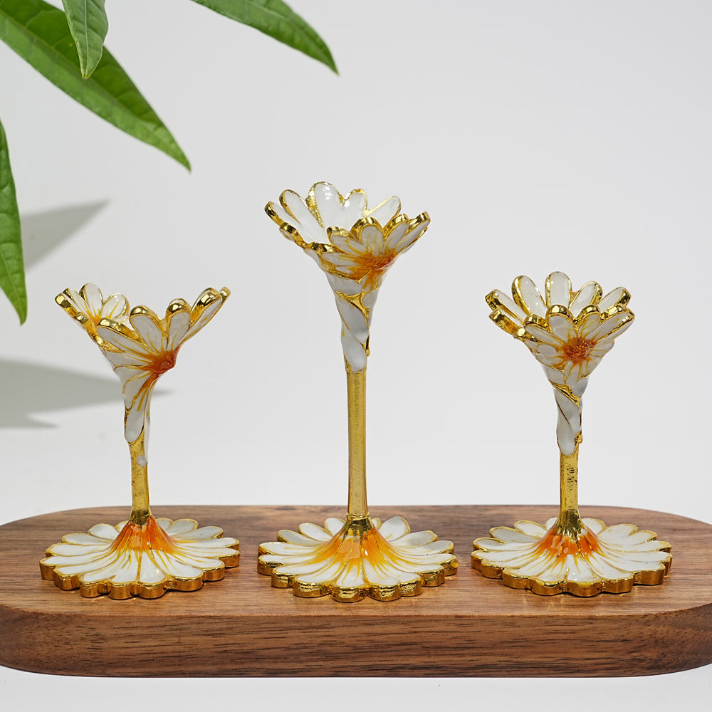 A Slightly Imperfect Elegant Daisy Crystal Sphere Stand