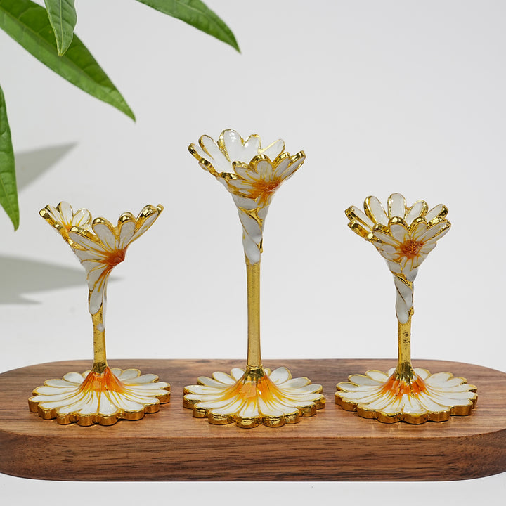 A Slightly Imperfect Elegant Daisy Crystal Sphere Stand