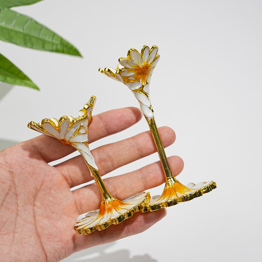 A Slightly Imperfect Elegant Daisy Crystal Sphere Stand