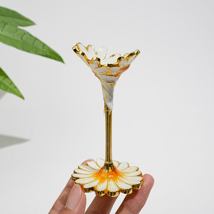 A Slightly Imperfect Elegant Daisy Crystal Sphere Stand