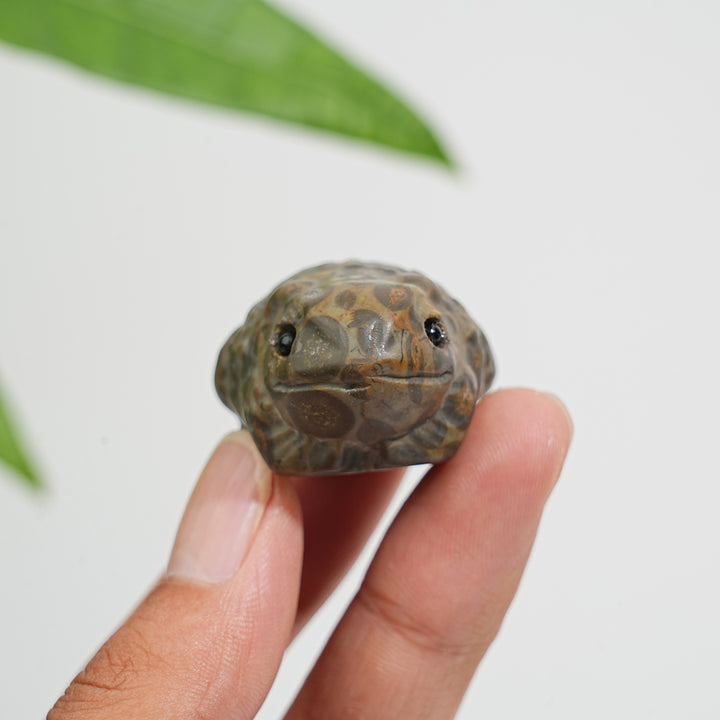 Natural Crystal Tiny Charming Toad Carving