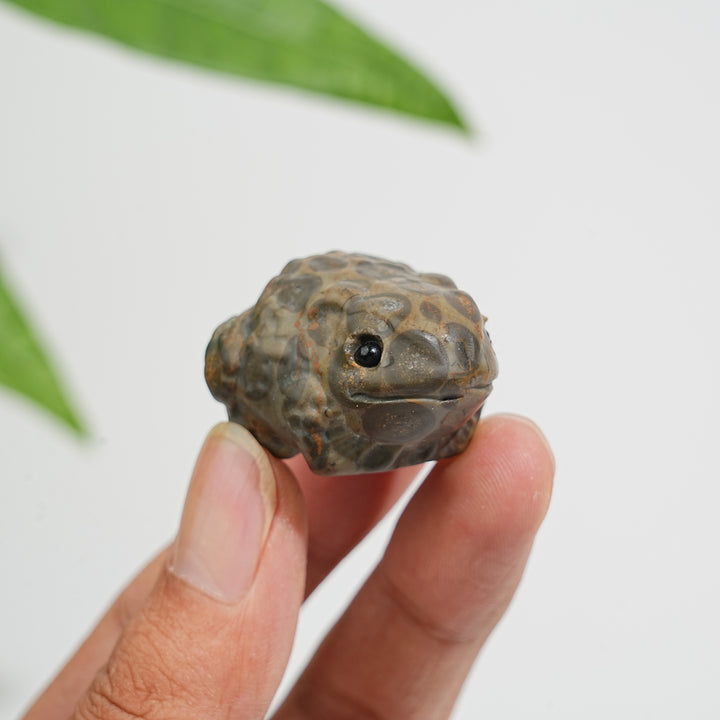 Natural Crystal Tiny Charming Toad Carving