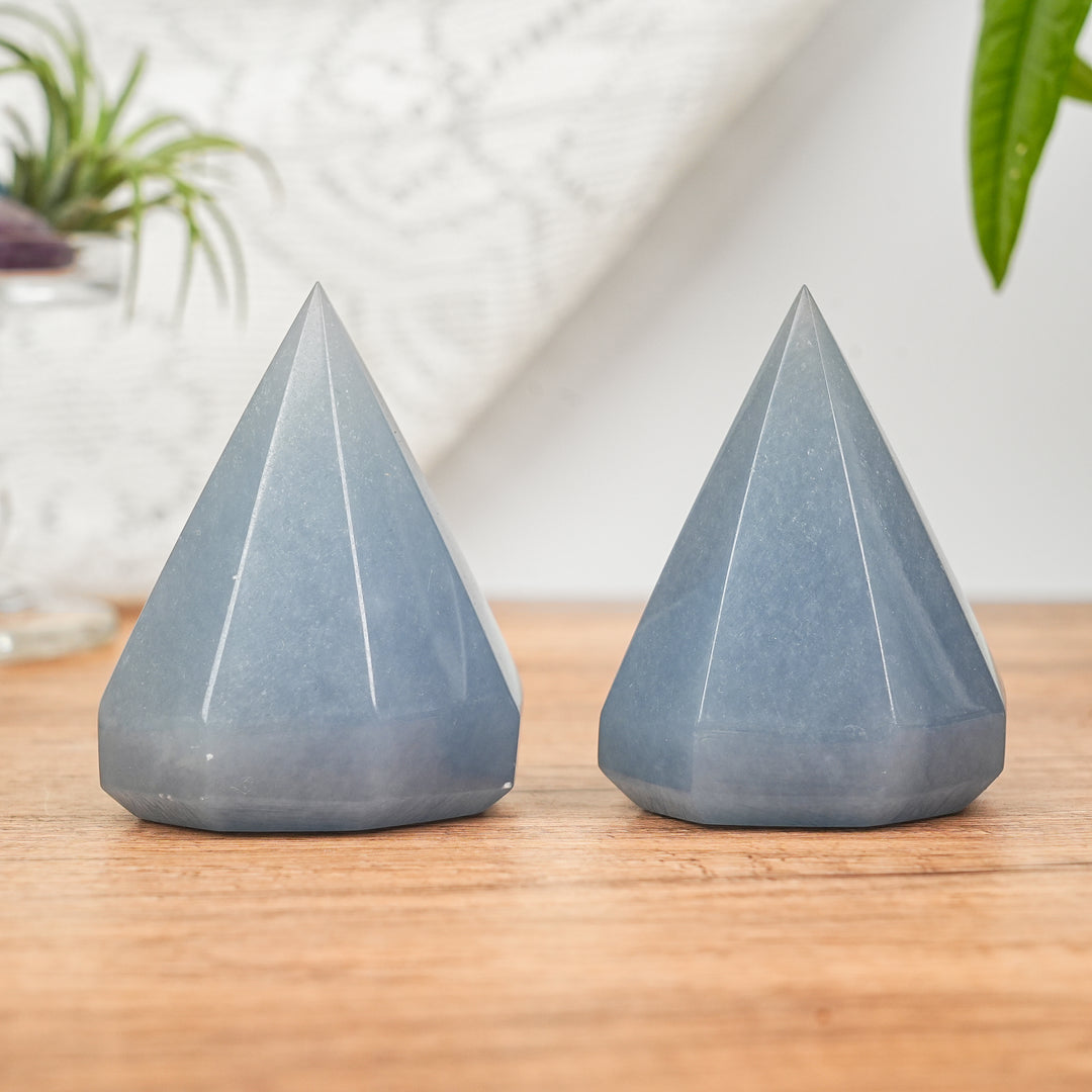 Natural Anhydrite Diamond Point