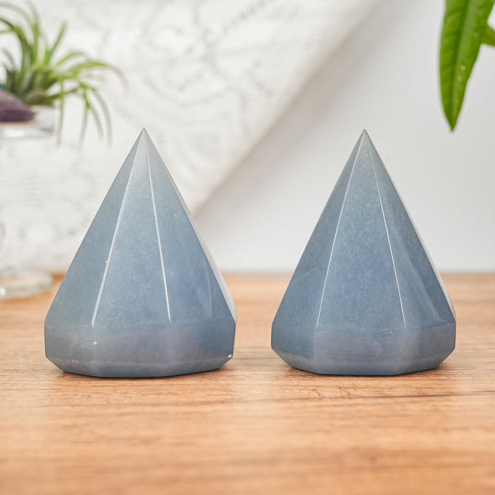 Natural Anhydrite Diamond Point