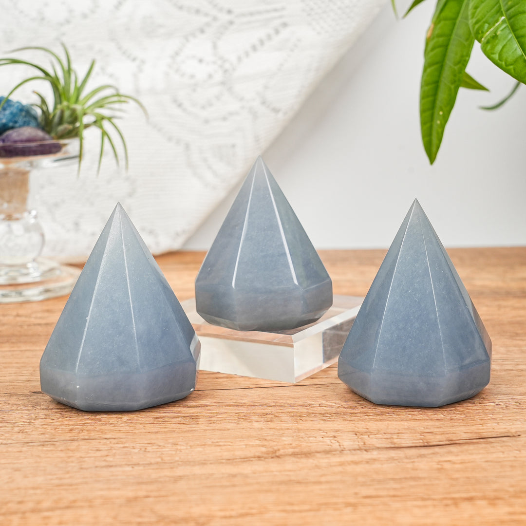 Natural Anhydrite Diamond Point