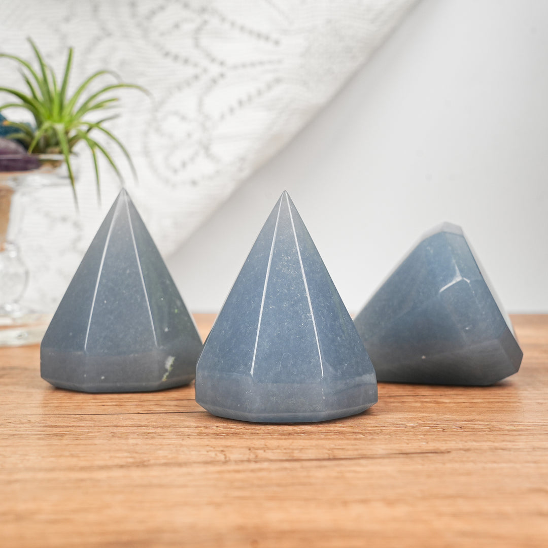 Natural Anhydrite Diamond Point