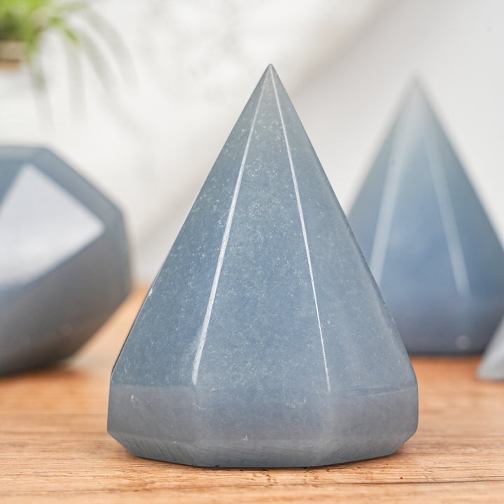 Natural Anhydrite Diamond Point