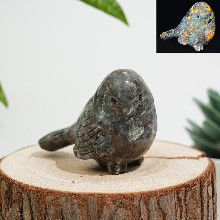 Natural Crystal Cheerful Chubby Bird Carving