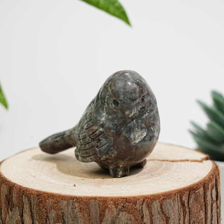 Natural Crystal Cheerful Chubby Bird Carving