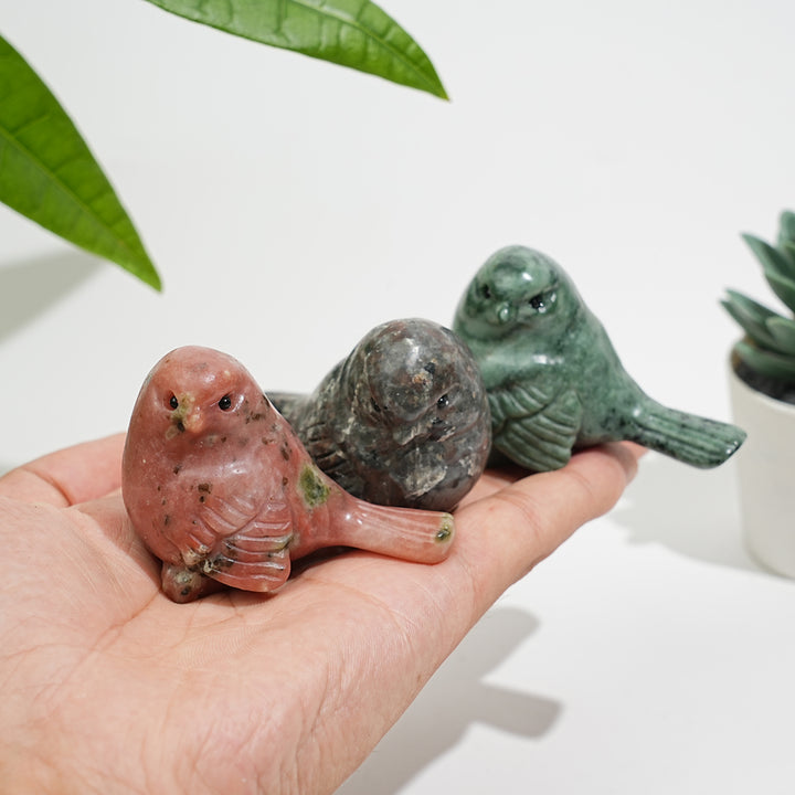 Natural Crystal Cheerful Chubby Bird Carving