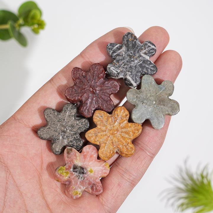 Natural Crystal Mixed Material Mini Snowflake