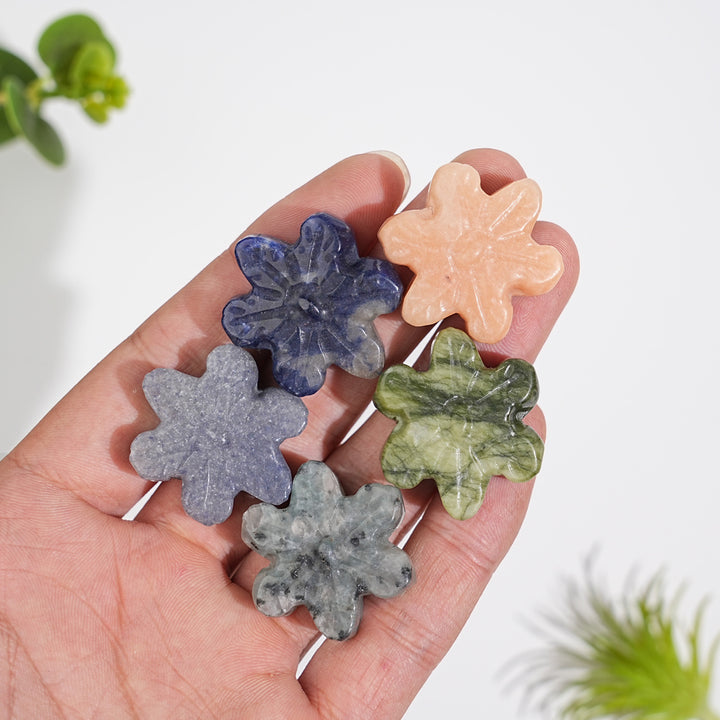Natural Crystal Mixed Material Mini Snowflake