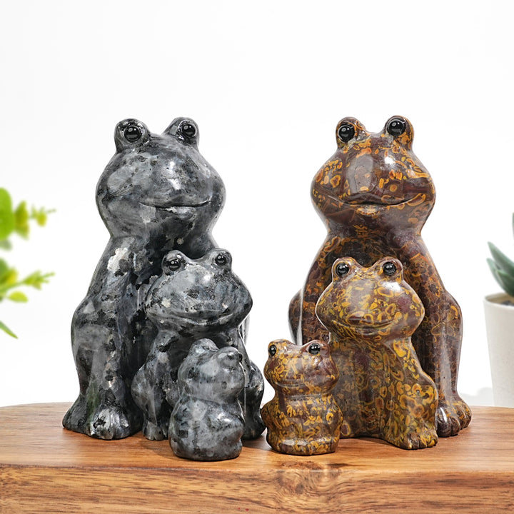 Natural Crystal Frog Family Carving