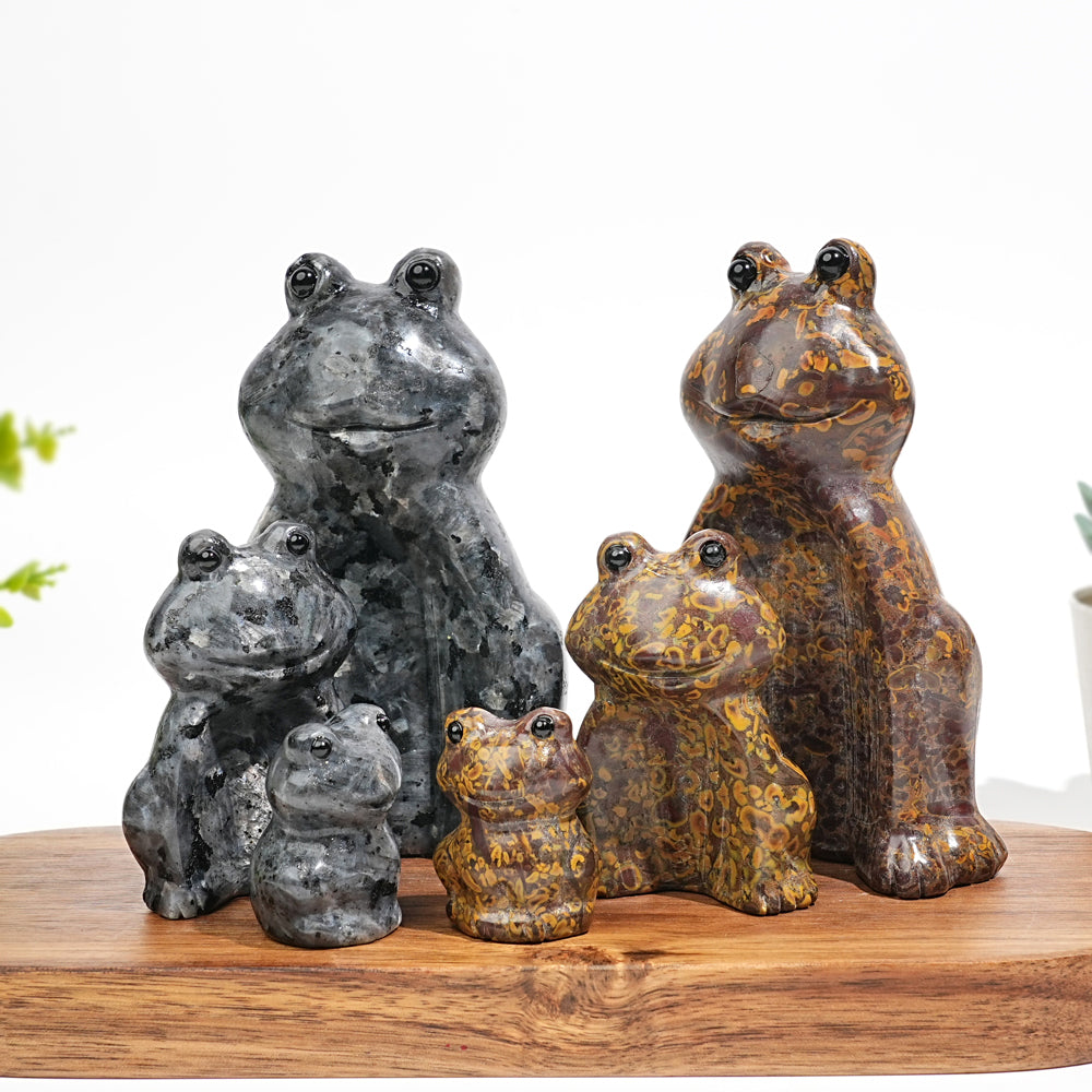 Natural Crystal Frog Family Carving