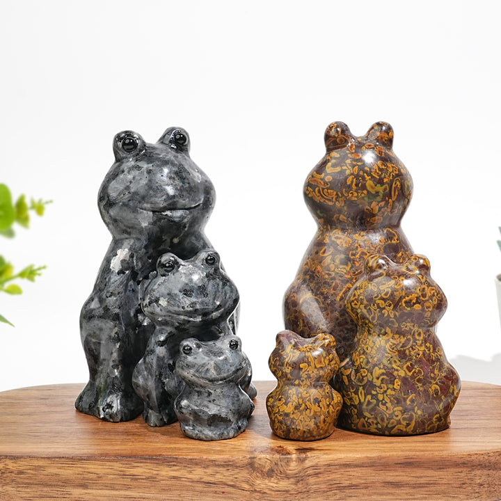 Natural Crystal Frog Family Carving