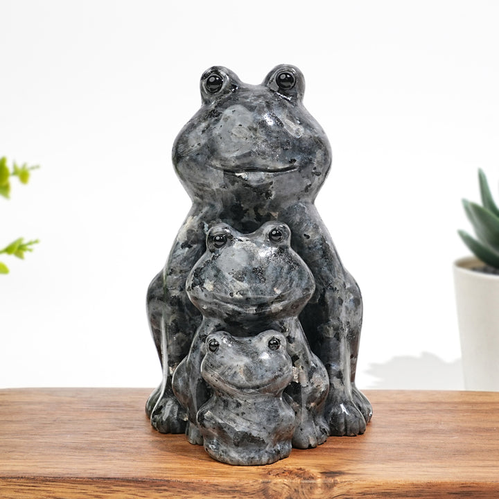 Natural Crystal Frog Family Carving