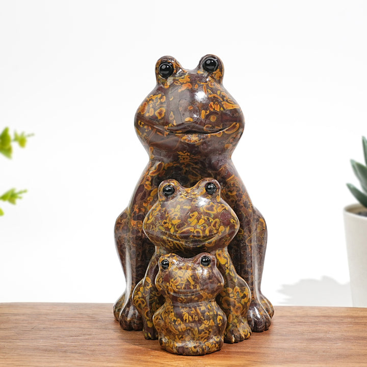 Natural Crystal Frog Family Carving