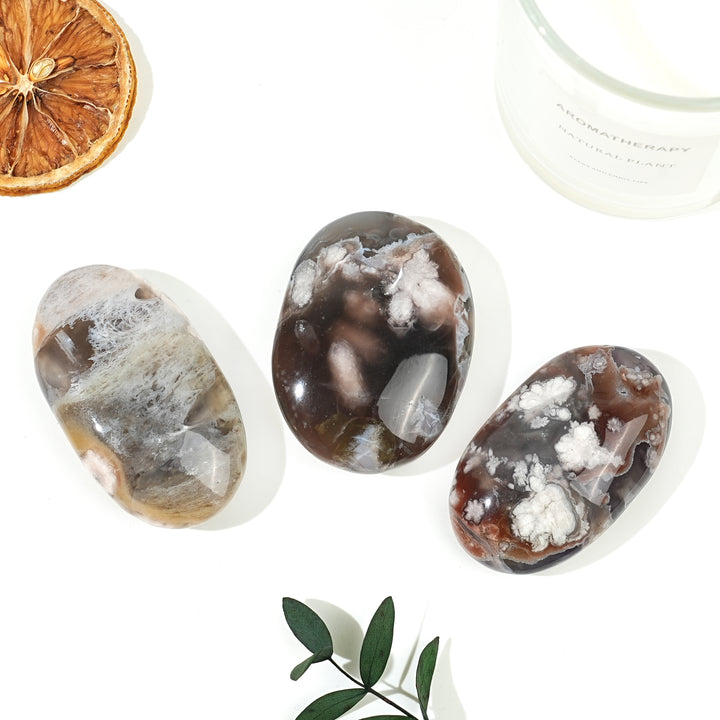 Natural Black Flower Agate Palm Stone