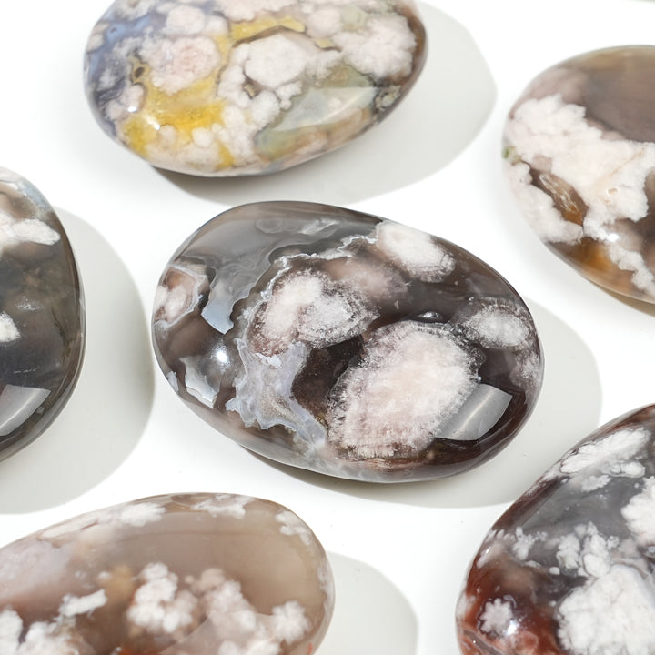 Natural Black Flower Agate Palm Stone