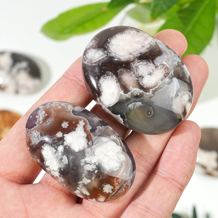 Natural Black Flower Agate Palm Stone